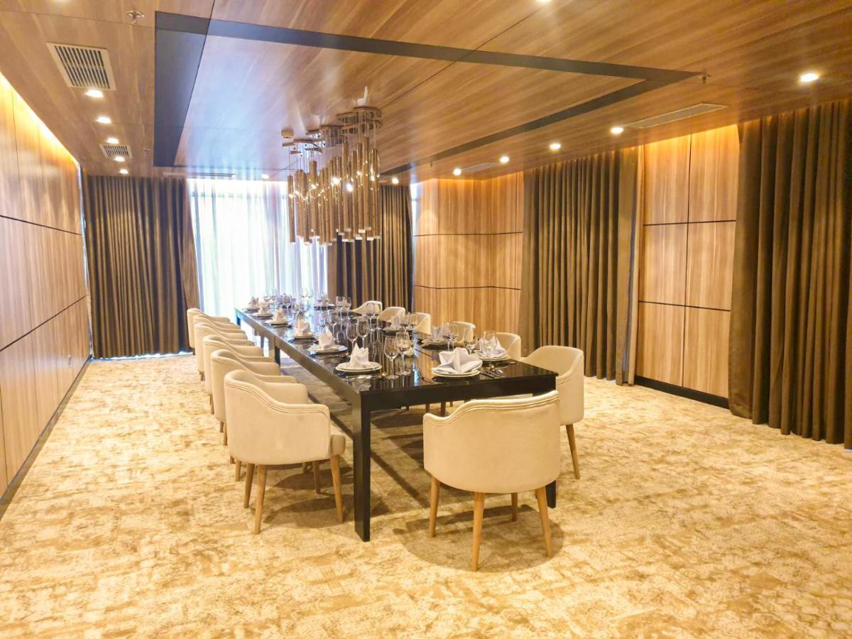 Diamond Stars Ben Tre Hotel Exterior photo A private dining room at the restaurant