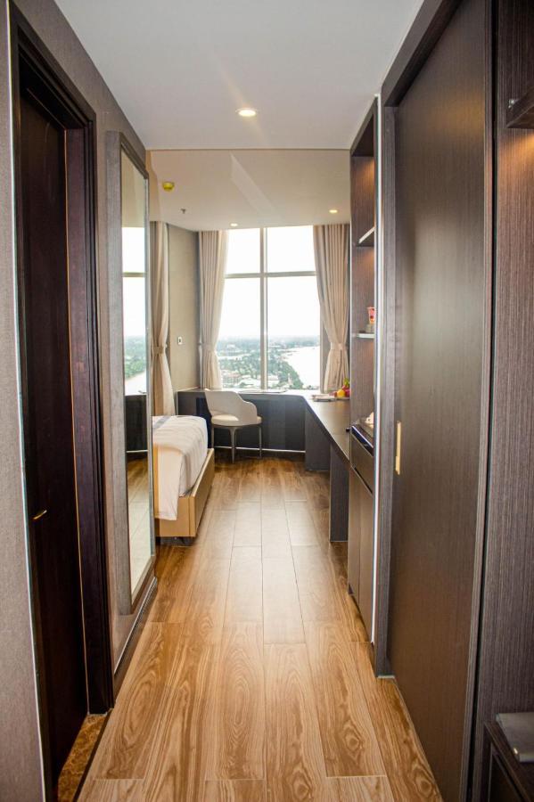Diamond Stars Ben Tre Hotel Exterior photo A room at the hotel