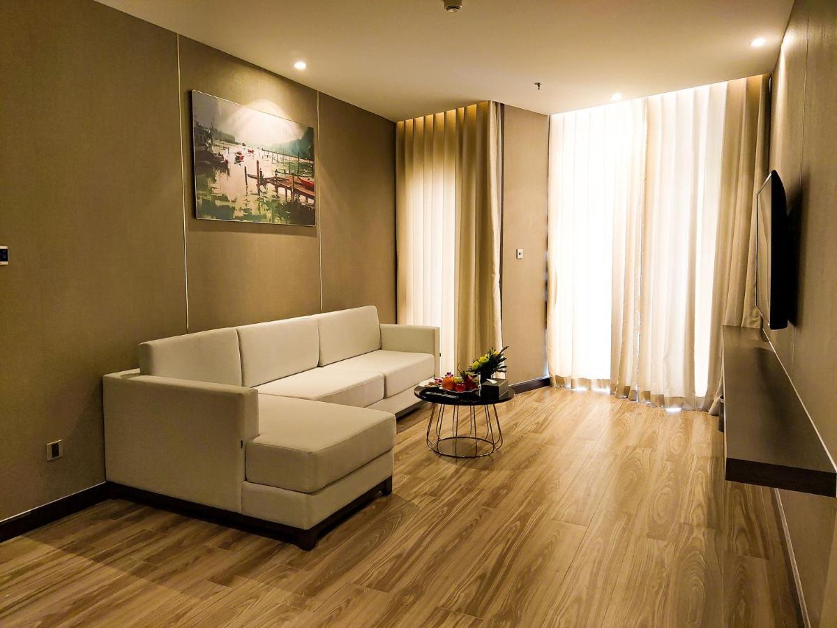 Diamond Stars Ben Tre Hotel Exterior photo A living room with vinyl flooring
